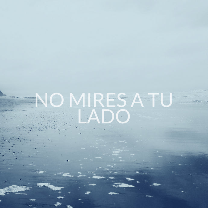 No mires a tu lado